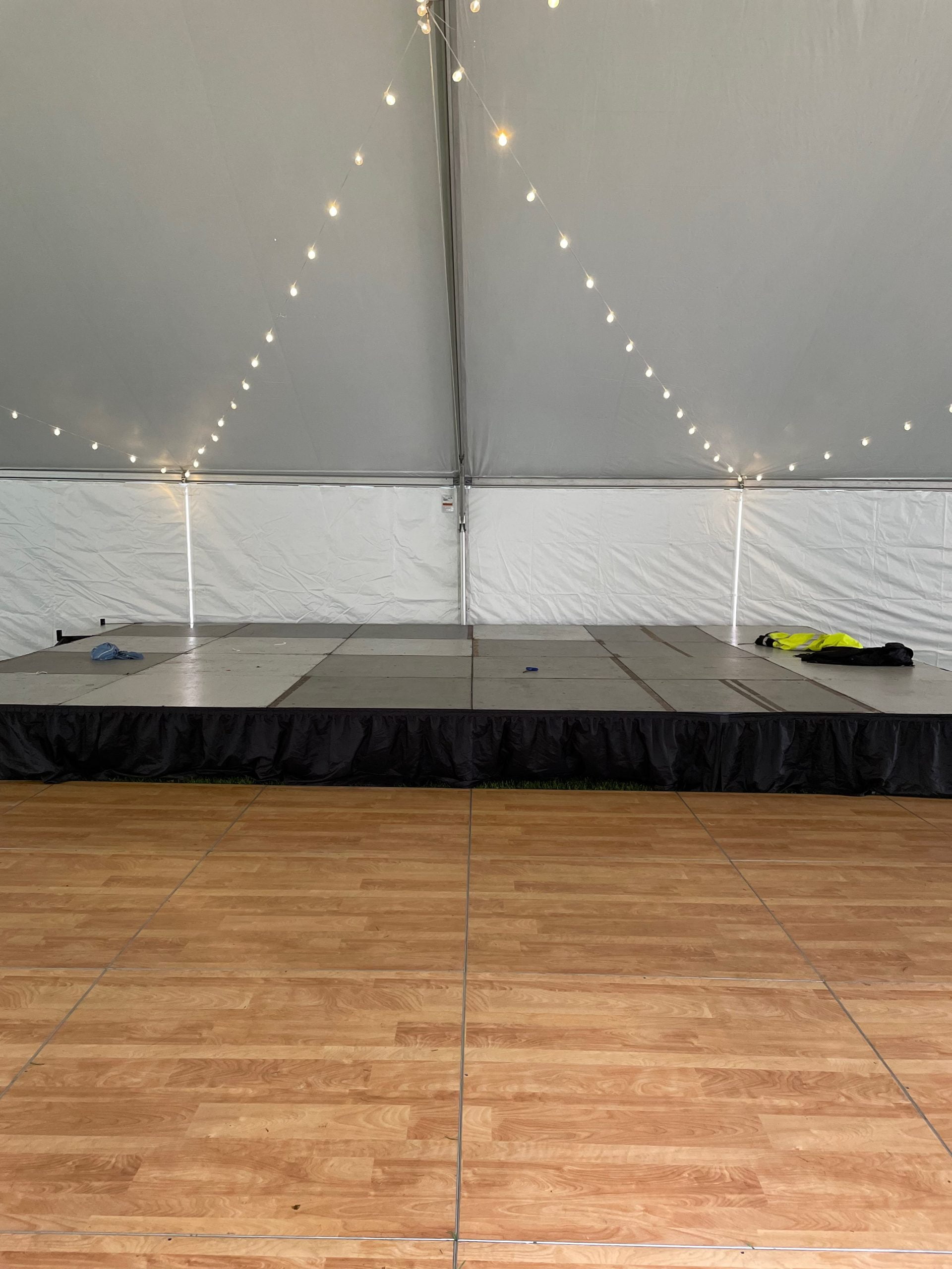 Biljax Stage 4x4 - Party Party Event Rentals